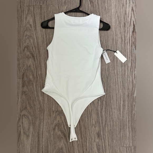 NWT Aritzia Babaton Bodysuit - Picture 3 of 3